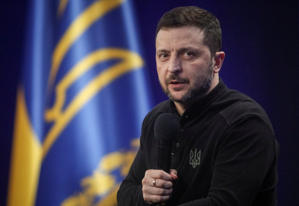 Volodymyr Zelenskiy Tuding Rusia Gunakan Kapal Tanker untuk Intelijen